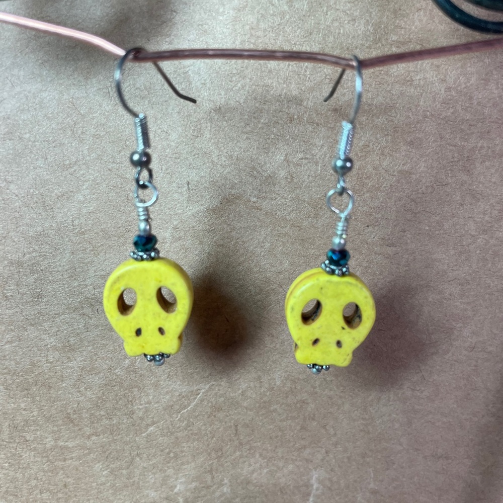 Yellow flat skull earrings
